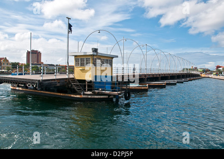 Queen Emma floating pontoon bridge being retracted due to ship traffic, Willemstad. Curacao Stock Photo