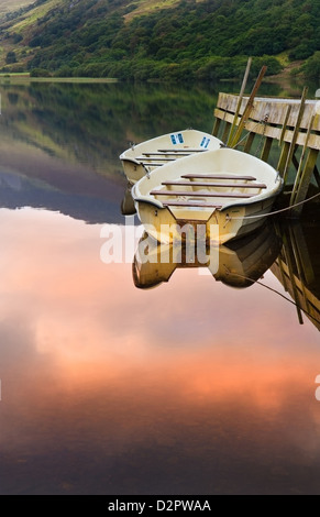 Sunrise reflected in calm water of Llyn Nantlle at sunrise in Snowdonia National Park Stock Photo