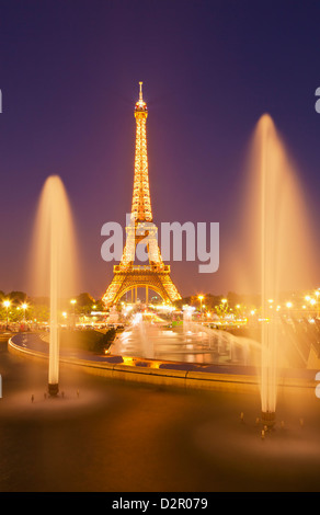 Eiffel Tower and the Trocadero Fountains at night, Paris, France, Europe Stock Photo
