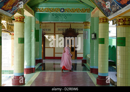 The central pagoda, Soon U Ponya Shin Pagoda, Sagaing Hill, southwest of Mandalay, Sagaing Division, Myanmar Stock Photo