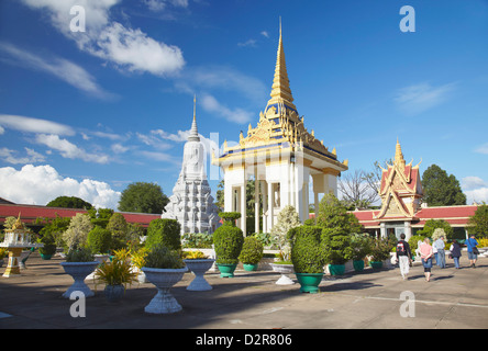 Tourists in grounds of Silver Pagoda in Royal Palace, Phnom Penh, Cambodia, Indochina, Southeast Asia, Asia Stock Photo