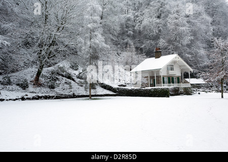 Swiss chalet in Simmons Park Okehampton Devon, with a covering of snow. Stock Photo