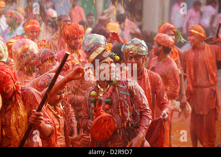 Barsana villagers celebrating Holi in Nandgaon, taunting Nandgaon villagers, Nandgaon, Uttar Pradesh, India Stock Photo