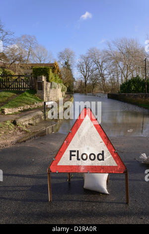Islip, Oxfordshire, UK, 31st January, 2013. Flood warning sign in the Oxfordshire village of Islip after the River Ray burst its banks. Credit:  Ben Ramos / Alamy Live News Stock Photo