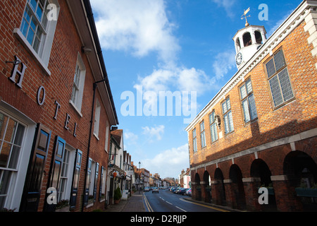 Crown Hotel next to Market Square in Old Amersham, the Chilterns, Buckinghamshire, England, UK Stock Photo