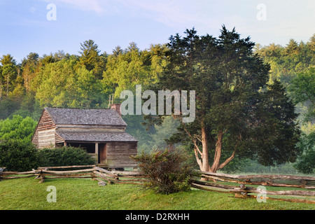 USA, Tennessee, Great Smoky Mountains National Park. Pioneer cabin in Cades Cove. Credit as: Dennis Flaherty / Jaynes Gallery Stock Photo