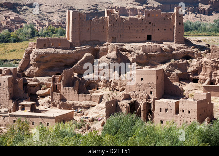 A kasbar in the Valley of Roses, near Ouarzazate, Morocco, North Africa Stock Photo