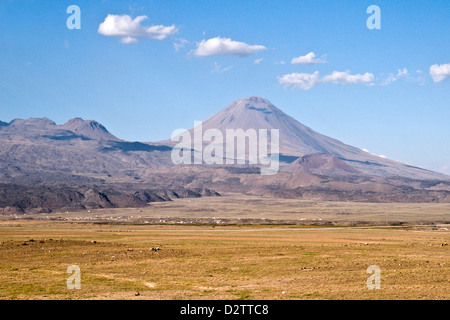 Little Ararat or Lesser Ararat, the smaller volcanic cone attached to the Mount Ararat massif, in eastern Anatolia, Turkey. Stock Photo