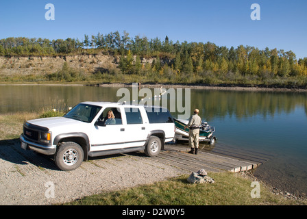 Tailwater Drifters guide launching a drift boat for a catch & release float trip fly fishing on the Red Deer River, Alberta,CA. Stock Photo