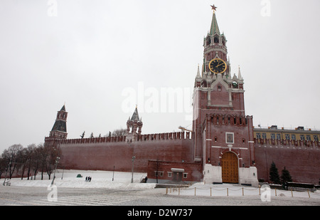 Spassky gate in the kremlin red square during snowfall in winter in Moscow Stock Photo