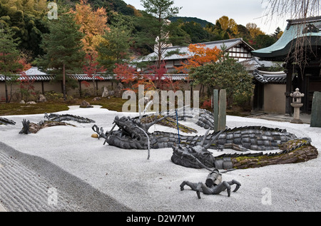 A modern dragon sculpture in the dry gravel garden of the zen Buddhist temple of Kodai-ji, Kyoto, Japan Stock Photo