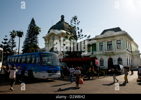 daily activity at a bus stop outside maputo railway station mozambique africa Stock Photo