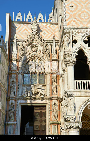 Gothic style Ceremonial entrance, the Porta della Carta ( 1438-1442), on the eastern facade of The Doge's Palace Venice Stock Photo