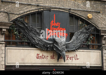 THE LONDON DUNGEON LONDON DUNGEON PROPS ON SALE AT LONDON CAR BOOT LONDON ENGLAND UK 04 January 2013 Stock Photo