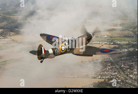 An aerial view of a Spitfire flying over Kent countryside Stock Photo ...