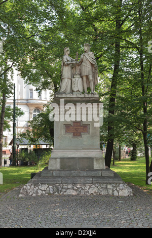 Statue of Queen Jadwiga and King Wladyslaw in Krakow to commemorate the fifth centenary of the union between Poland and Lithuani Stock Photo