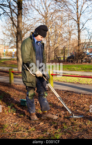 Detectorist. Man searching with a metal detector, Derby, England, UK Stock Photo