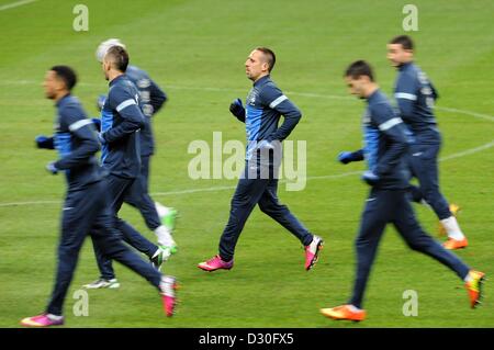 Paris, France. 5th February 2013. France's Frank Ribery (C) takes part in French national soccer team practice at the Stade de France in Paris, France, 05 February 2013. German will play France on 06 February 2013. Photo: ANDREAS GEBERT/dpa/Alamy Live News