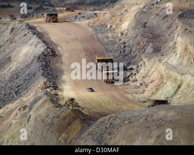 Huge trucks in the biggest Canadian open pit iron mine in Fort Wright Next to Fermont Caniapiscau Northeastern Quebec Canada Stock Photo