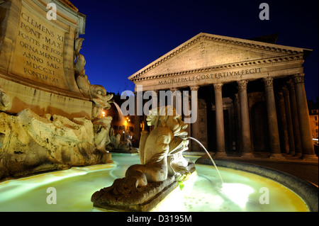 Italy, Rome, Piazza della Rotonda, fountain and Pantheon Stock Photo