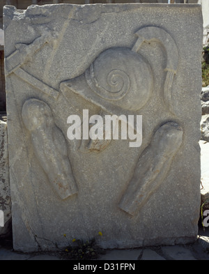 Roman art. Turkey. Military helmet and greaves to protect the legs of the soldiers. Relief. Ephesus. Stock Photo