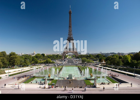 VARSOVIE FOUNTAINS TROCADERO PALAIS DE CHAILLOT EIFFEL TOWER PARIS FRANCE Stock Photo