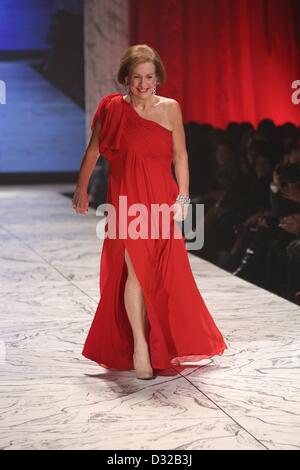 Cindy Parsons in attendance for The Heart Truth's Red Dress Collection Runway Fashion Show - Pt. 2, Hammerstein Ballroom, New York, NY February 6, 2013. Photo By: Andres Otero/Everett Collection Stock Photo