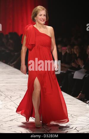 Cindy Parsons in attendance for The Heart Truth's Red Dress Collection Runway Fashion Show - Pt. 2, Hammerstein Ballroom, New York, NY February 6, 2013. Photo By: Andres Otero/Everett Collection Stock Photo