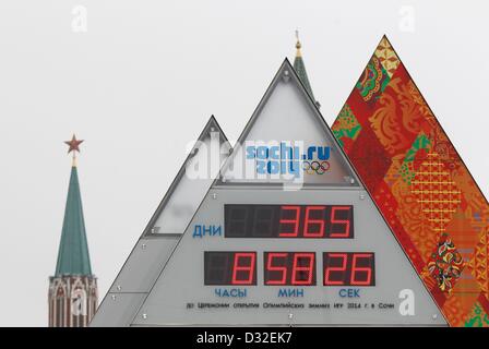Moscow, Russia. February 7th 2013. The watch in centre of Moscow, Russia shows it is only 365 days left until the opening of Sochi Winter 2014 Olympics.(Credit Image: Credit:  Mikhail Voskresensky/PhotoXpress/ZUMAPRESS.com/Alamy live news) Stock Photo
