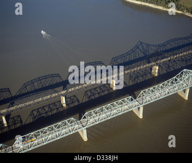U.S.A., Mississippi, Vicksburg, aerial view of road and railway bridges crossing the Mississippi River at Vicksburg Stock Photo