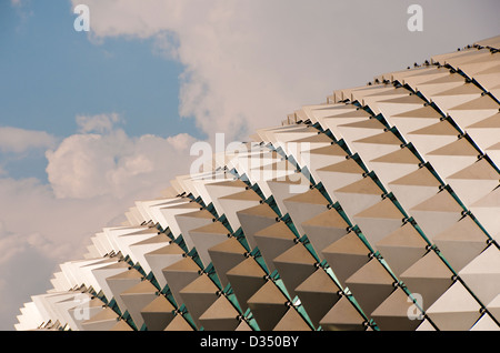 Aluminium sun shade control panels on the roof of the Esplanade ...