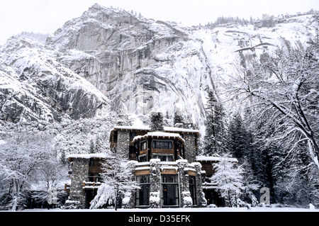 The stone-faced historic 1927 Ahwahnee Hotel blends into this snow-covered winter scene in mountainous Yosemite National Park in California, USA. Stock Photo