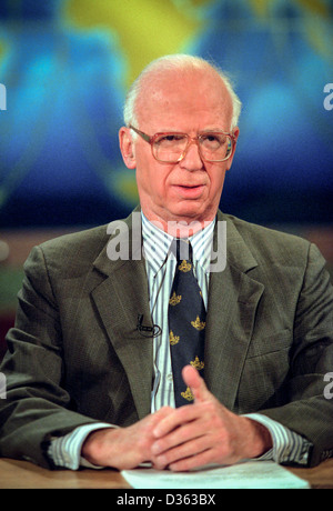 David Broder, political columnist and writer discusses the upcoming elections during NBC's Meet the Press November 1, 1998 in Washington, DC. Stock Photo