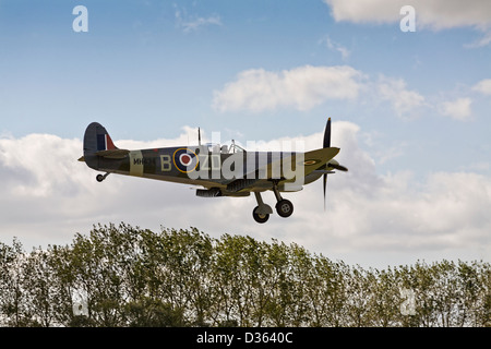 1943 Supermarine Spitfire MkIX, MH434 ZD-B, coming in to land at the 2012 Goodwood Revival, Sussex, UK. Stock Photo