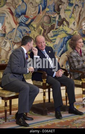 Madrid, Spain. 11th February 2013. King Juan Carlos of Spain, Queen Sofia of Spain, Prince Felipe and Princess Letizia attend an Audience Handball National Team, World Champion 2013 at Zarzuela Palace in Madrid (Credit Image: Credit:  Jack Abuin/ZUMAPRESS.com/Alamy Live News) Stock Photo