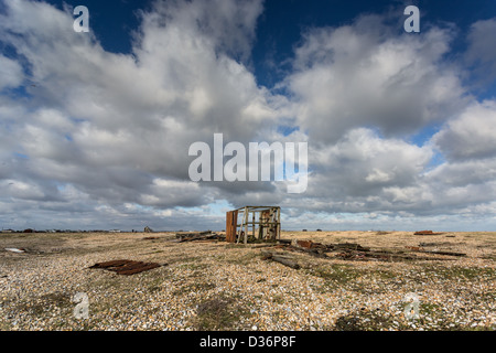 Abandoned fishing hut on the shingle at Dungeness in Kent Stock Photo
