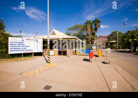 Security station at Rio Tinto's Argyle Diamond Mine, south of Kununnura, East Kimberley region, Western Australia. Stock Photo