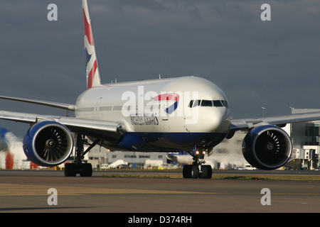 BRITISH AIRWAYS BOEING 777 200 IAG INTERNATIONAL AIRLINES GROUP Stock Photo