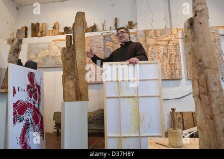Sculptor Hans-Georg Wagner stands among his wooden artworks in his studio in Cottbus, Germany, 28 January 2013. Photo: Patrick Pleul Stock Photo