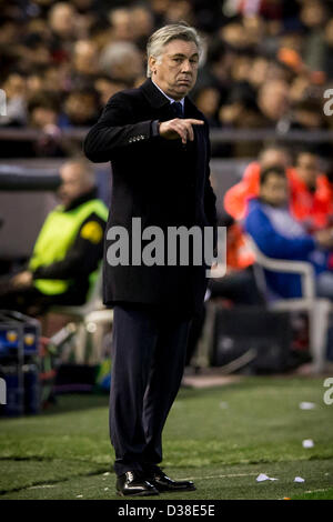 Valencia, Spain. 12th February 2013.  Head Coach Carlo Ancelotti of PSG gives instructions to his team during the Champions League game between Valencia and Paris Saint Germain from the Mestalla Stadium. Stock Photo