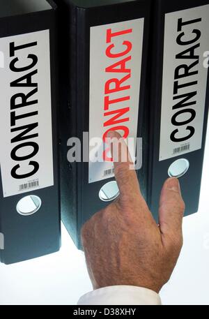 Symbol image,hand pointing to a file folder  labeled Contract Stock Photo