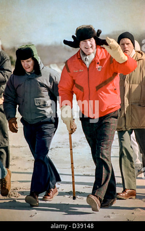 US President George HW Bush takes a winter walk January 2, 1993 in Moscow, Russia. The President is visiting Moscow to sign the START II Treaty. Stock Photo