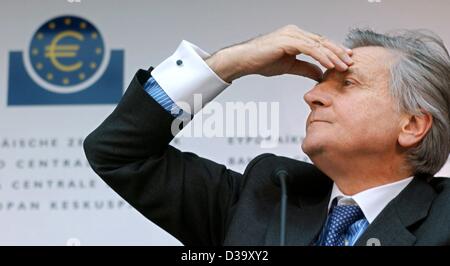 (dpa) - Jean-Claude Trichet, the new President of the European Central Bank (ECB) gestures during the first press conference in Frankfurt, Germany, 6 November 2003. Thursday's ECB gathering was also the first meeting of the bank's 18-member rate setting council presided over by Trichet who stressed  Stock Photo