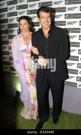 (dpa) - Irish Bond actor Pierce Brosnan and his wife Keely Shaye-Smith arrive at the MTV party for James Bond's 40th birthday in the villa of French fashion designer Pierre Cardin near Cannes, France, 18 May 2002. The luxurious domicile, which impresses due to extravagant style, could well be the lo Stock Photo