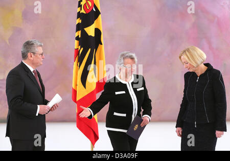 Berlin, Germany. 14th February 2013. German President Joachim Gauck presents the certificate of appointment to new Education Minister Johanna Wanka (R) at Bellevue Palace in Berlin, Germany, 14 February 2013. The German head of state presented the dismissal order to Annette Schavan (C) earlier. Credit:  dpa picture alliance / Alamy Live News Stock Photo