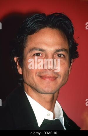 (dpa) - Benjamin Bratt, US actor and ex-boyfriend of Hollywood star Julia Roberts, pictured at the 52nd International Film Festival in Berlin, 10 February 2002. Stock Photo