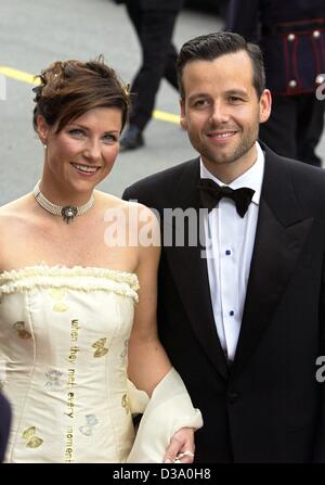(dpa) - Princess Maertha Louise of Norway and her bridegroom Ari Behn arrive at a reception of the Norwegian government for them and their guests in Trondheim, 23 May 2002, in honor of their upcoming wedding. The 30-year-old bride married her fiance, controversial author Ari Behn, in the cathedral o Stock Photo