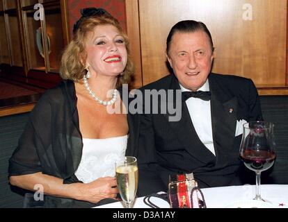 (dpa) - The Swiss billionaire and former industrialist Hans-Heinrich Thyssen-Bornemisza with his wife Carmen Cervera, pictured in Neuss, Germany, 28 October 1995. After long suffering from a heart disease, the baron of German-Hungarian descent died aged 81 in his house near Gerona on the Spanish Cos Stock Photo