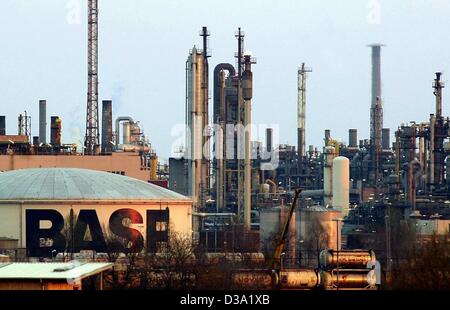 (dpa) - The plant of German chemical group BASF in Ludwigshafen, pictured on 13 March 2002.  The company's prognosis for 2002 is that it will be a 'difficult year'. Stock Photo