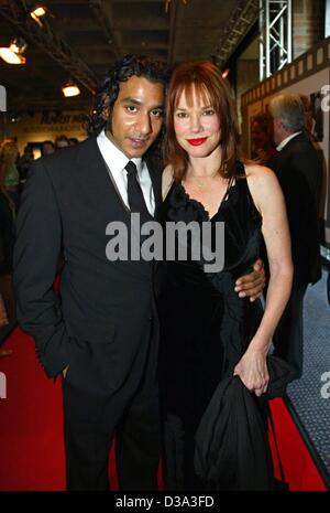 Naveen andrews hi-res stock photography and images - Alamy